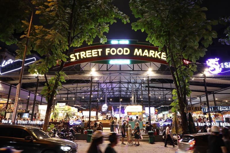 Bến Nghé Street Food Market 