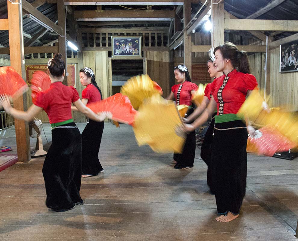 La danse Xoe de l''ethnie Thai à Mai Chau