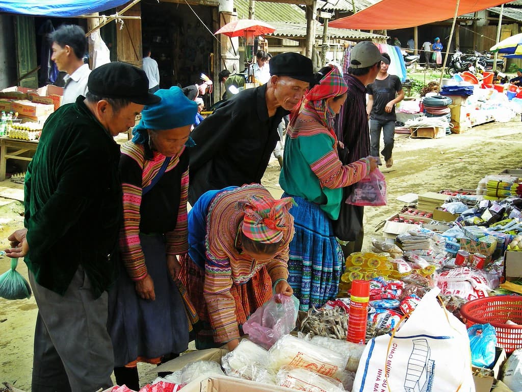 marché ethnique au nord vietnam 