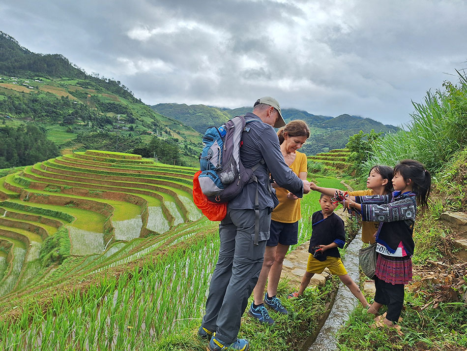 Rencontre au milieu des rizières en terrasse, février 2024