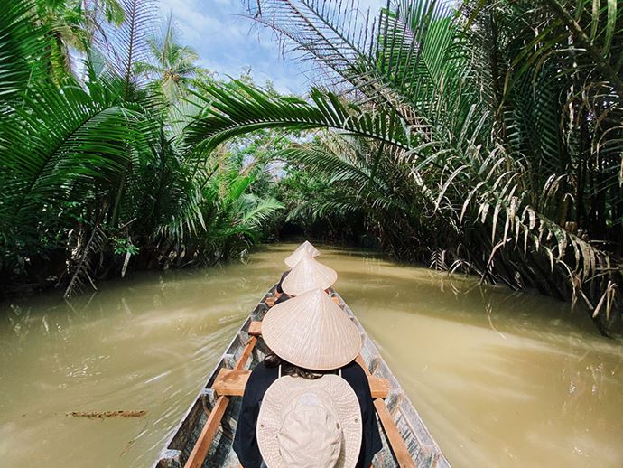 Balade en barque sur un arroyo du Mékong, famille PERRIN, Juillet 2024