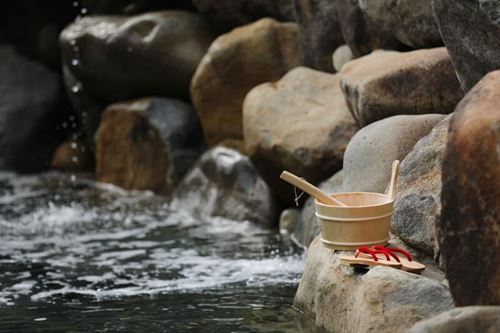 Onsen au Vietnam : une pause bien-être entre sources chaudes et paysages naturels