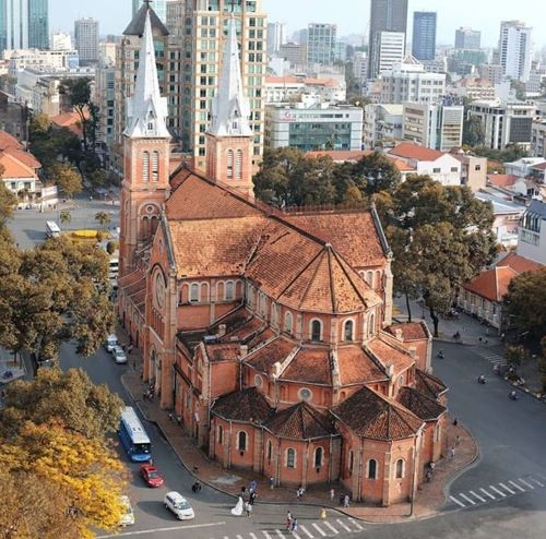 Cathédrale Notre-Dame de Saïgon : histoire, architecture et restauration en cours