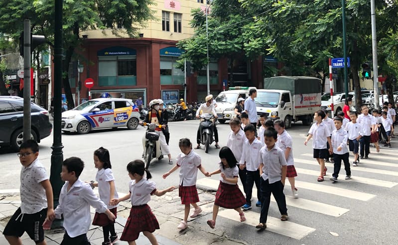 Traverser la rue au Vietnam : comprendre le “chaos organisé”