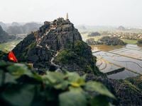 Hang Mua : Une ascension mémorable dans la baie dHalong terrestre