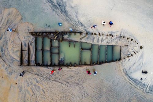 Un navire ancien réapparaît à Hội An après plusieurs mois dabsence