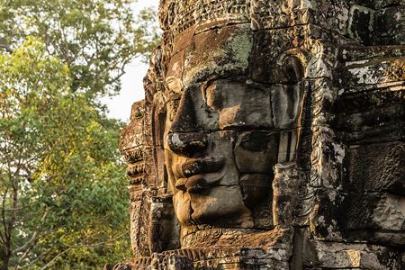 Bayon dAngkor : Les Mystères du Temple aux Visages Énigmatiques