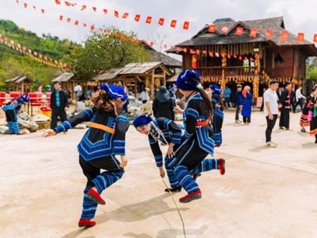 Festival de la saison du riz doré à Ban May, au pic Fansipan