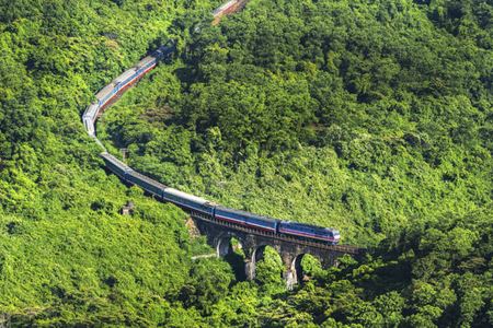 Comment se rendre à Hué de Hanoï ? Guide complet pour un voyage sans accroc