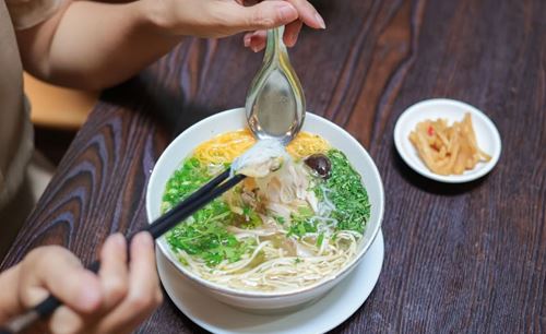 Bún thang, la soupe qui résume le goût Hanoïen