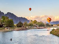 Montgolfière à Vang Vieng : Guide pratique pour un vol de rêve