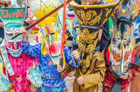 Phi Ta Khon: Le festival des fantômes mystérieux de Thaïlande