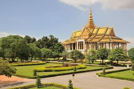 Le palais royal de Phnom Penh : guide complet pour une visite réussie