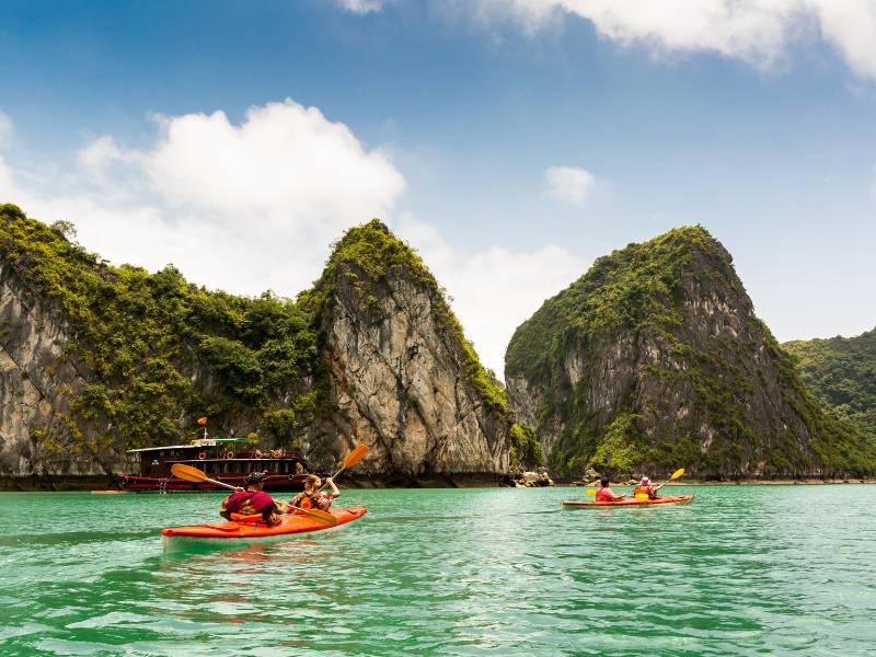 baie halong kayak