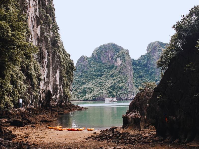 baie halong kayak