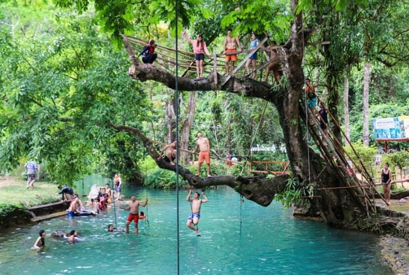 Le lagon bleu à Vang Vieng