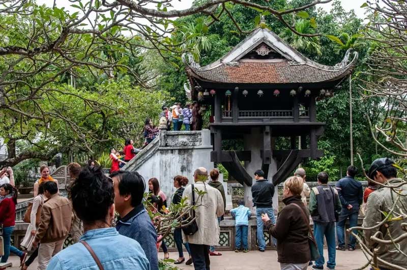 one pillar pagoda tourists