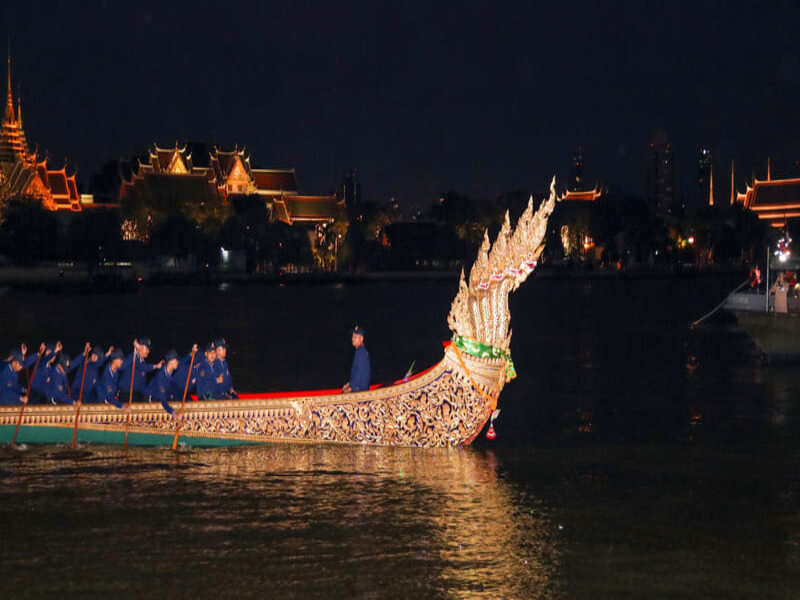 barges de cérémonie fleuve Chao Phraya