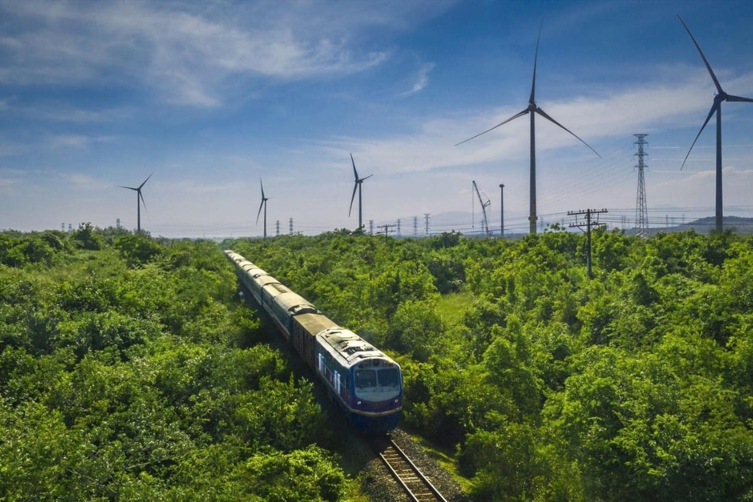 train vietnam