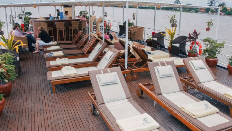 Au bord du bateau sur le Mékong