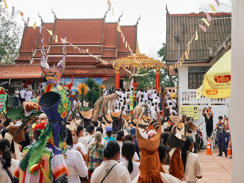 Défilé Phi Ta Khon, Wat Phon Chai