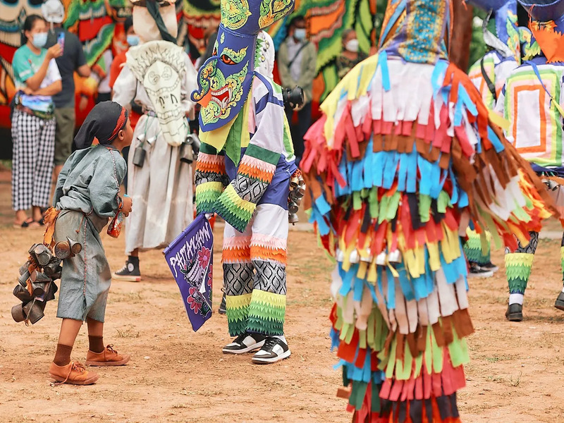 Danse au Wat Phon Chai