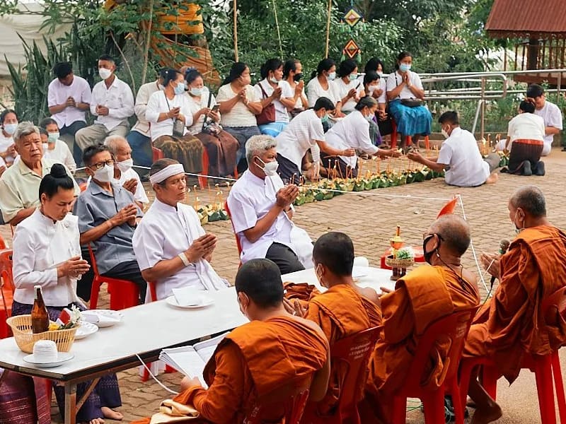 Prières ancestrales, Wat Phon Chai.