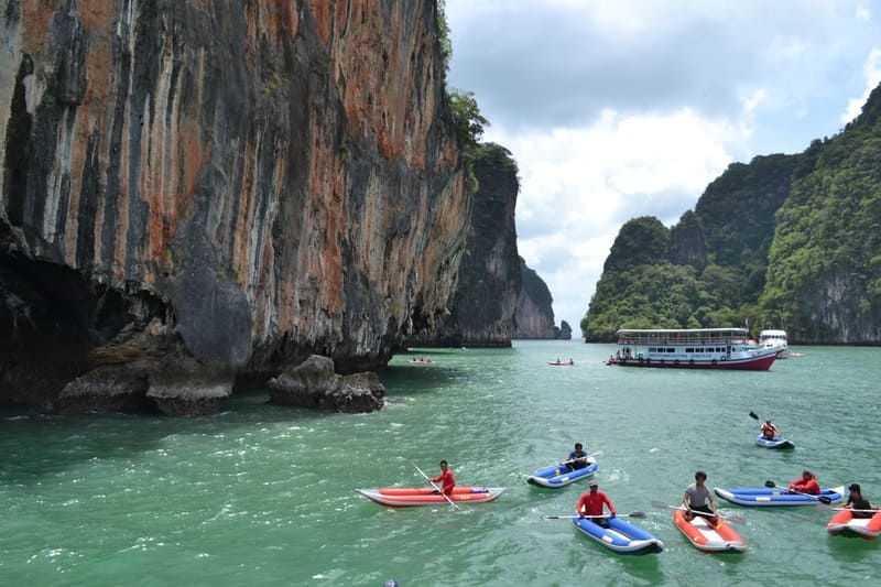 Kayak dans la baie de Phang Nga