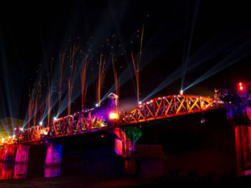 Spectacle de lumière sur le pont