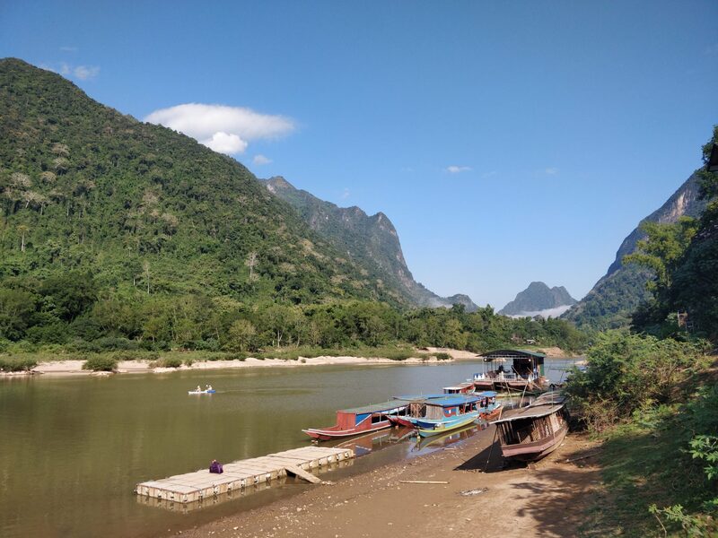 Transport fluvial au Laos