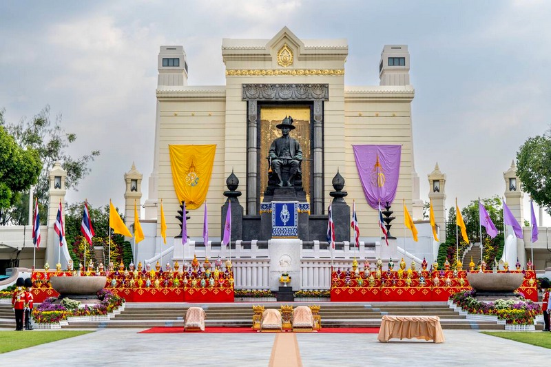 Monument du Roi Rama I lors du Jour de Chakri