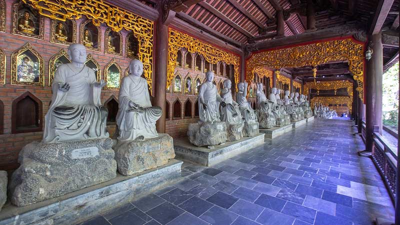 couloir de La Han pagode de Bai Dinh