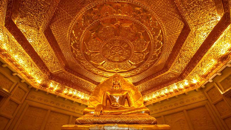 À l''interieur du stupa Xa Loi