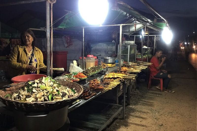 C'est là que les familles cambodgiennes viennent pique-niquer après le travail