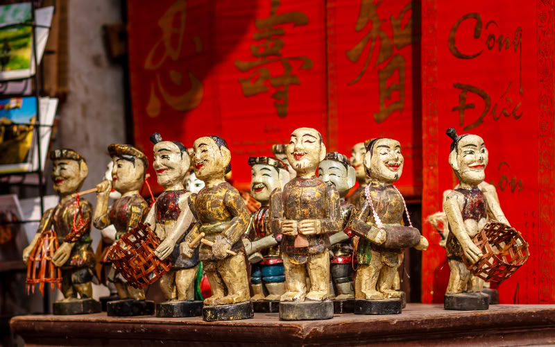 Une marionnette en bois laqué est le souvenir qui prolonge le spectacle préféré de nombreux voyageurs à Hanoi