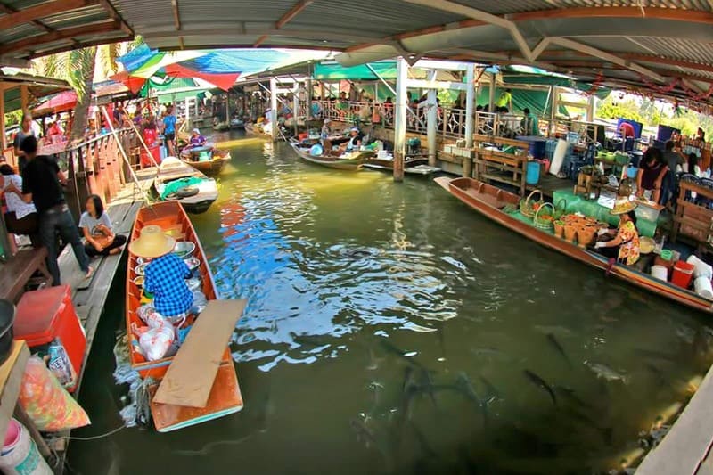 Le marché flottant de Taling Chan