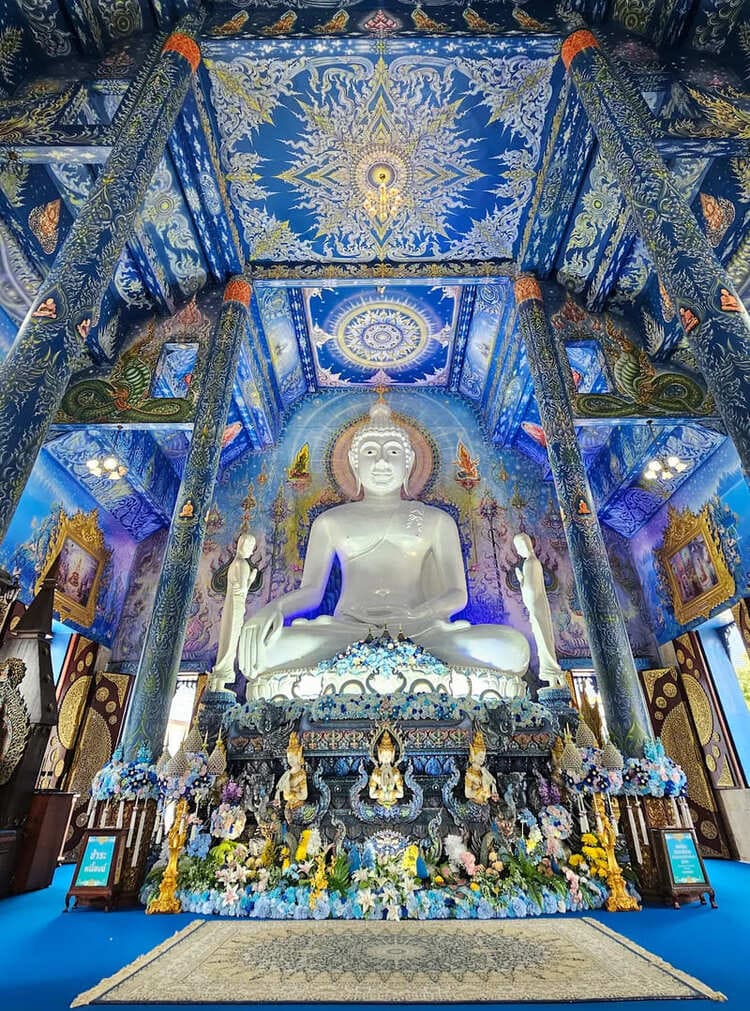 temple bleu Wat Rong Suea Ten