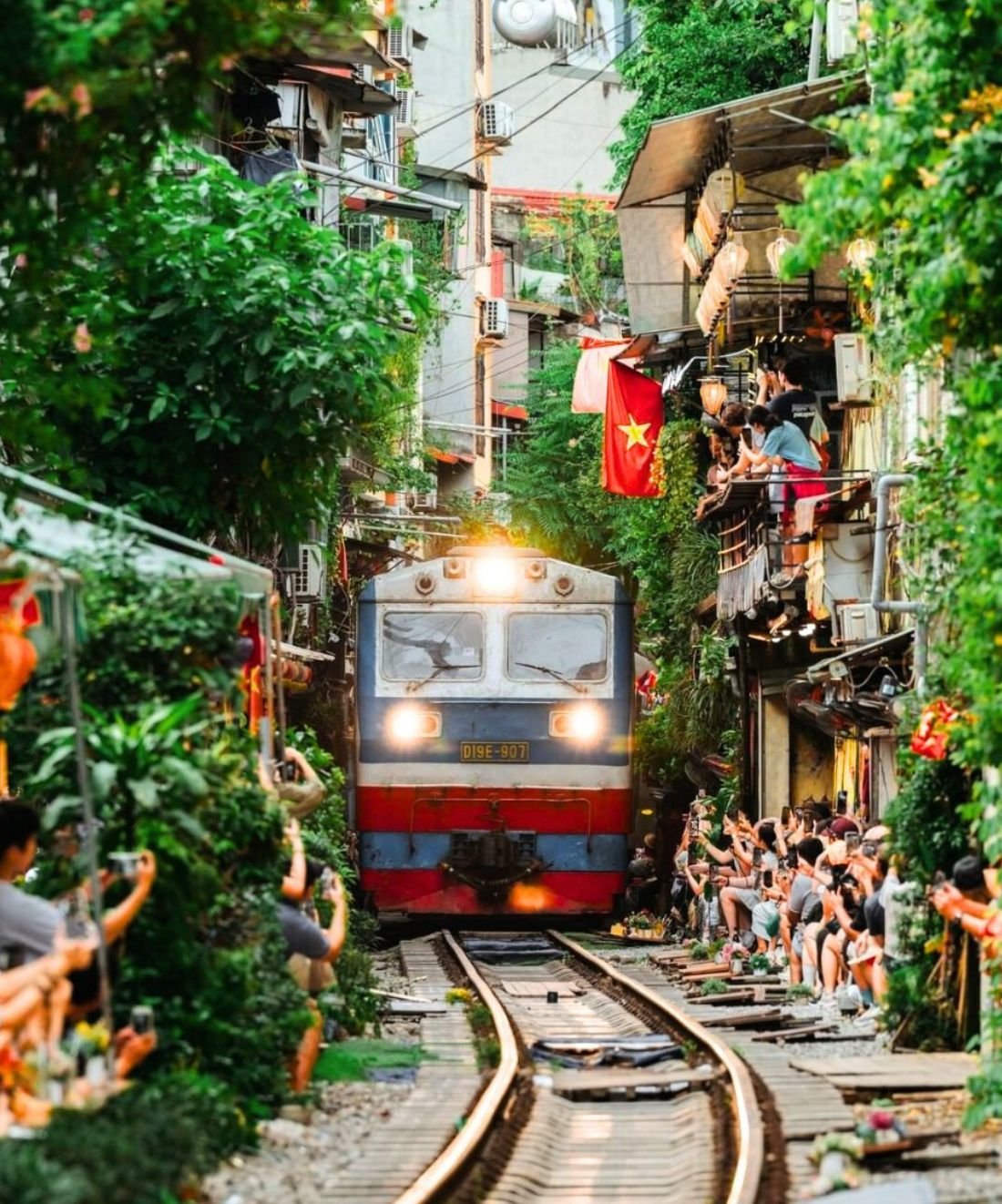 rue de train hanoi