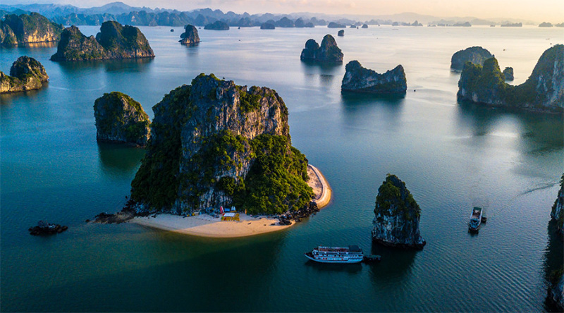 Vietnam en Août la baie d''Halong