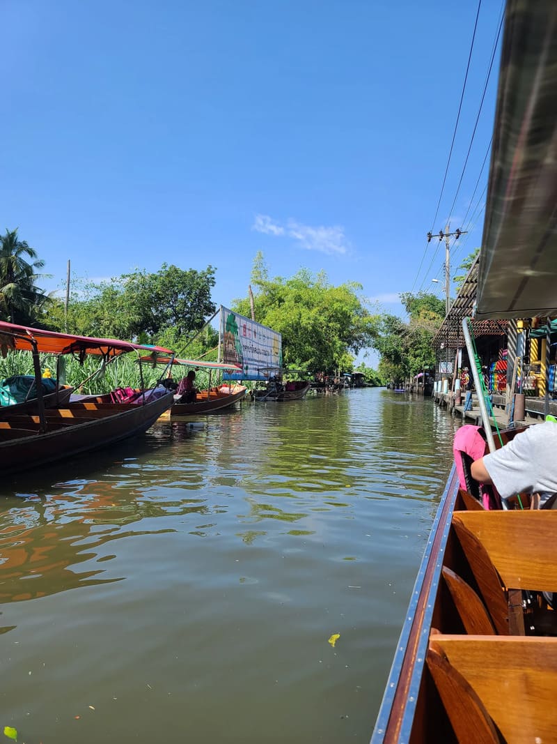 Wat Saphan, un marché flottant discret à Bangkok