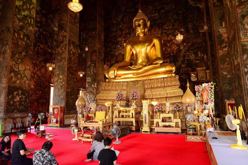 Wat Suthat Thepwararam - temple bouddhist à Bangkok