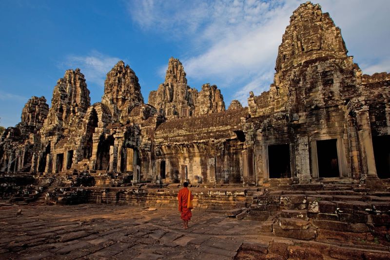 Angkor Wat et moine