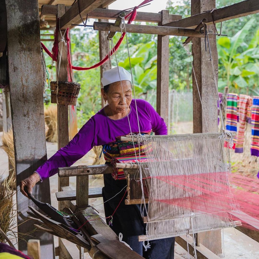 le tissage de tissu chez l''ethnie Thai 