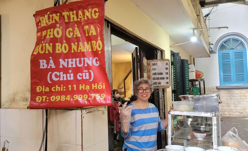 Bún thang Bà Nhung, 11 ngõ Xóm Hạ Hồi.