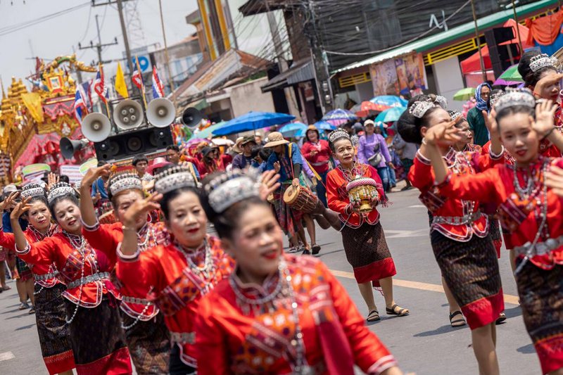 La danse traditionnelle dans le Festival des fusées Bun Bang Fai
