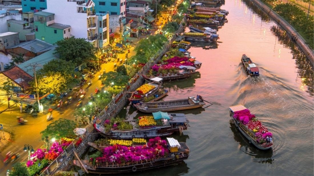 marche flottant des fleurs