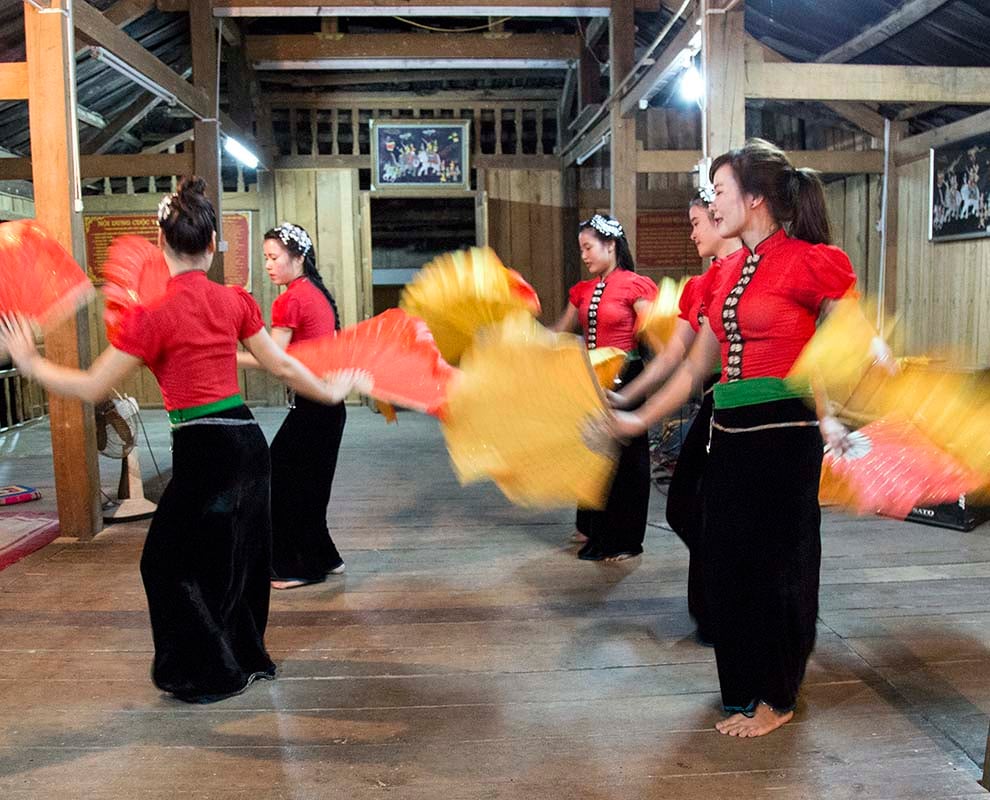 La danse Xoe de l''ethnie Thai à Mai Chau