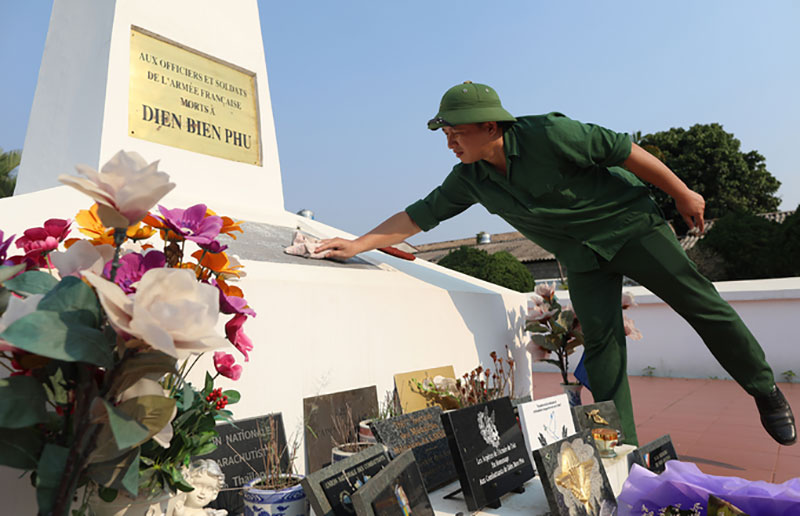 Commemoration aux soldats francais à Dien Bien Phu