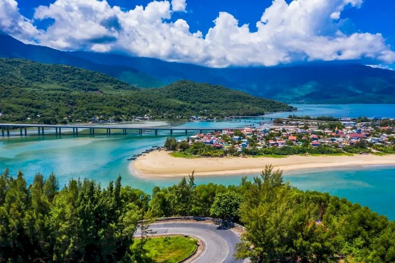 Plage magnifique de Lang Co, Hué