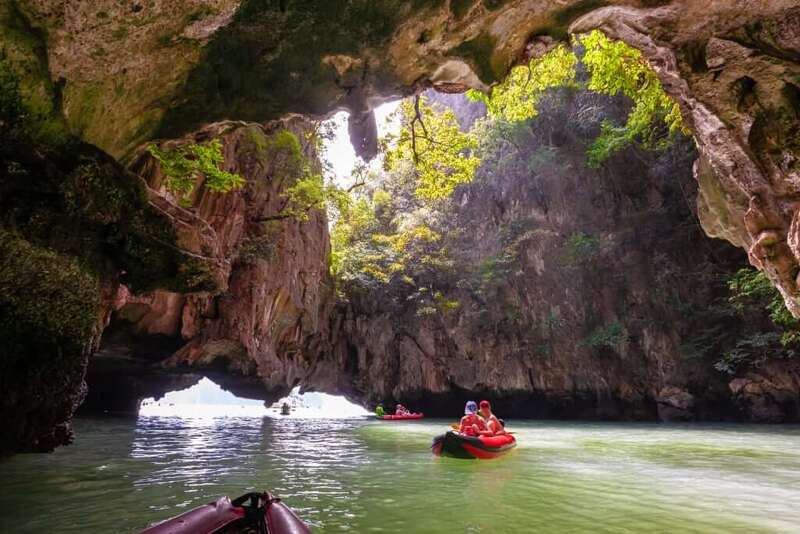 Kayak à travers les Koh Hongs